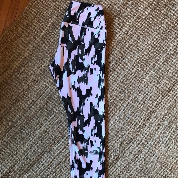 THE North Face workout leggings.  Size medium. - Picture 3 of 6